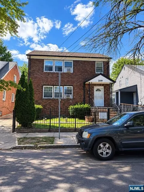 209-211 Eastern Pkwy, Newark, NJ 07106