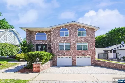 897 Virgil Ave, Ridgefield, NJ 07657