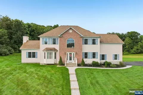 16 Ponderosa Trl, Sparta, NJ 07871