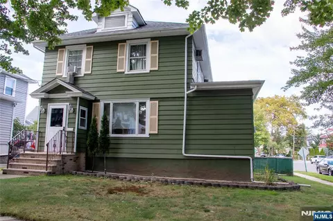 883 Ray Ave, Ridgefield, NJ 07657