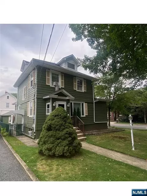 883 Ray Ave, Ridgefield, NJ 07657