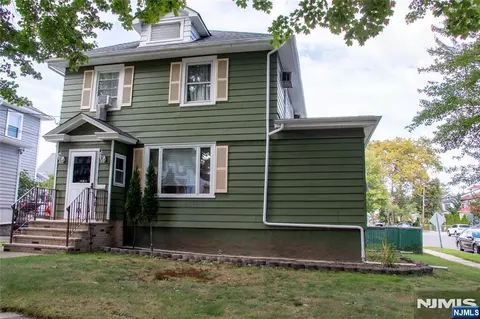 883 Ray Ave, Ridgefield, NJ 07657