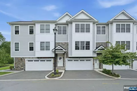 110 Mason Ct #5A, Haworth, NJ 07641