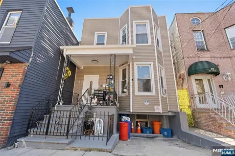 517 Monastery Pl, Union City, NJ 07087