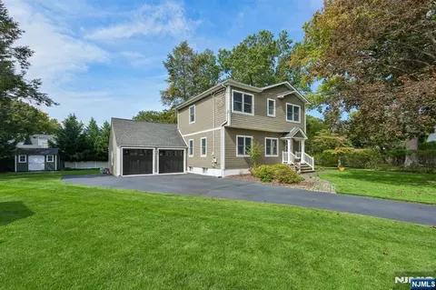 1062 Evergreen Ct, New Milford, NJ 07646