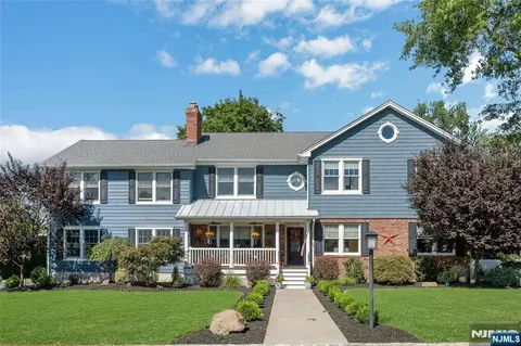 1 Fleetwood Ave, Fairfield, NJ 07004