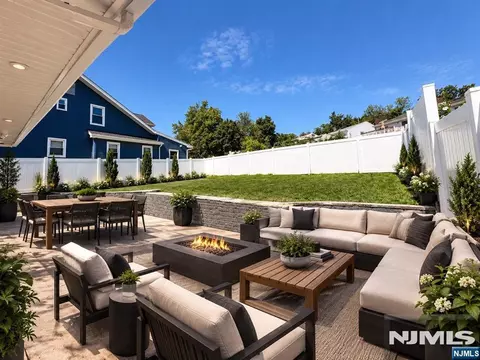 13 Minnisink Rd, Totowa, NJ 07512