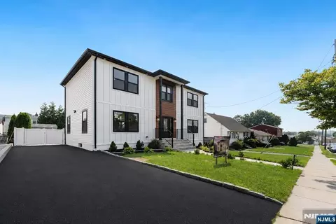 89 Susan Ct, Clifton, NJ 07012