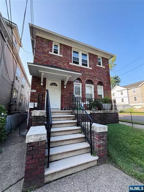215 Totowa Ave, Paterson, NJ 07522
