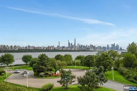333 The Promenade, Edgewater, NJ 07020