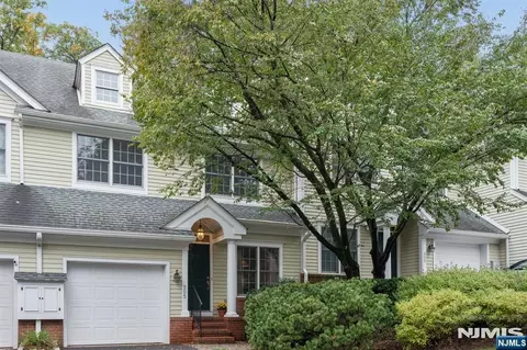 305 Huntington Ct, Wyckoff, NJ 07481