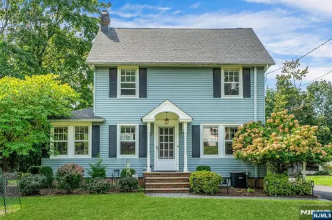 152 Hill St, Midland Park, NJ 07432