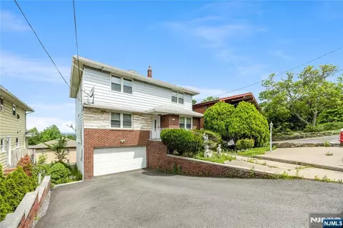 261 10th St, Palisades Park, NJ 07650