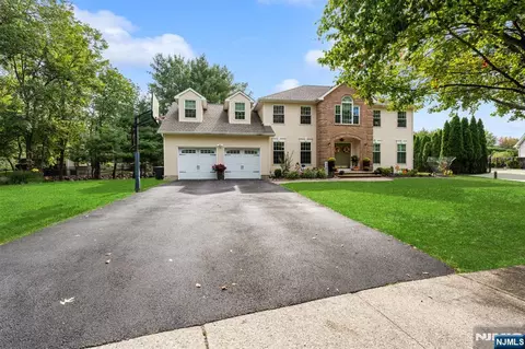 96 Carol Pl, Wayne, NJ 07470