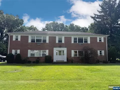 8 Rolling Ridge Rd #A, Montvale, NJ 07645
