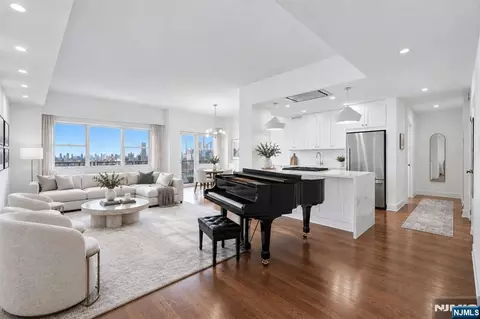 6600 Boulevard E #23D, West New York, NJ 07093