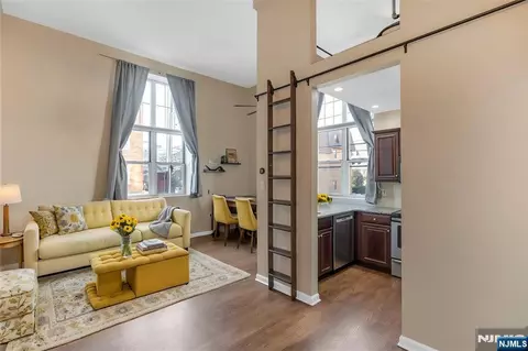 450 7th St #1D, Hoboken, NJ 07030