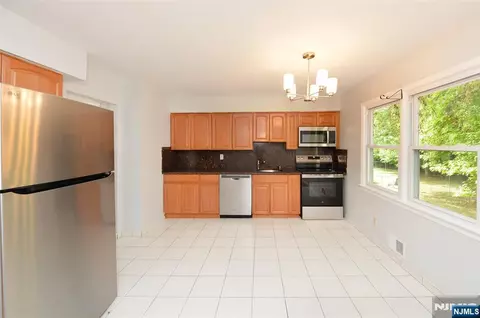 Kitchen - 85 Primrose Ln #B, Paramus, NJ 07652 photo 2 of 2