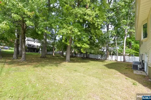 Exterior - 85 Primrose Ln #B, Paramus, NJ 07652 photo 3 of 4