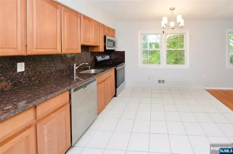 Kitchen - 85 Primrose Ln #B, Paramus, NJ 07652 photo 1 of 2