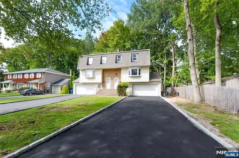 Exterior - 85 Primrose Ln #B, Paramus, NJ 07652 photo 2 of 4