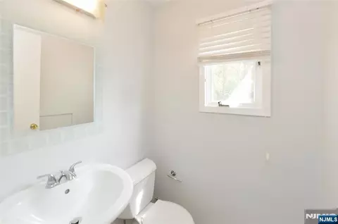 Bath - 85 Primrose Ln #B, Paramus, NJ 07652 photo 4 of 4