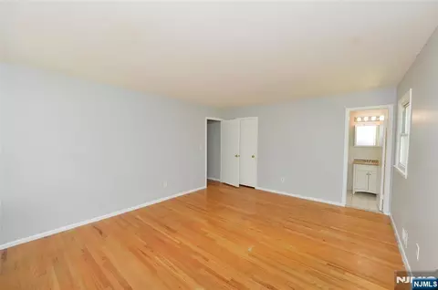 Bedroom - 85 Primrose Ln #B, Paramus, NJ 07652 photo 4 of 5
