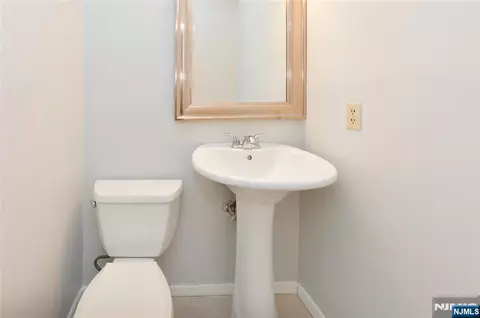 Bath - 85 Primrose Ln #B, Paramus, NJ 07652 photo 1 of 4
