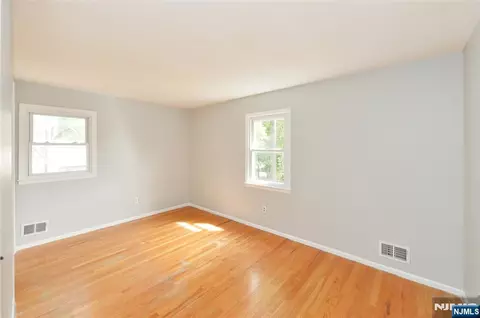 Bedroom - 85 Primrose Ln #B, Paramus, NJ 07652 photo 1 of 5
