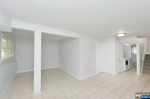 Living - 85 Primrose Ln #B, Paramus, NJ 07652 photo 7 of 9