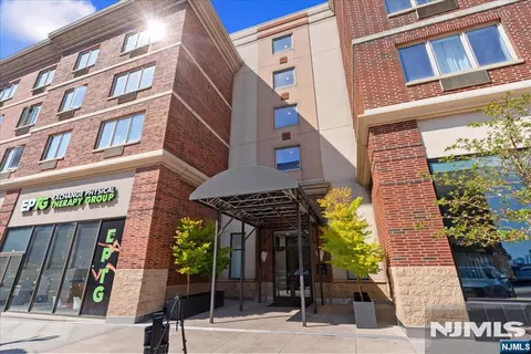 1104 City Pl, Edgewater, NJ 07020