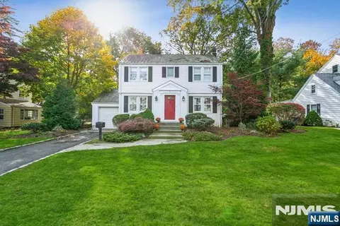 86 Windsor Rd, Tenafly, NJ 07670