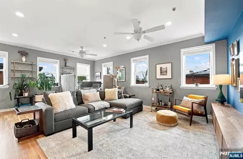 547 Bloomfield St #4, Hoboken, NJ 07030
