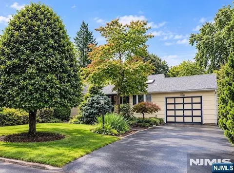 335 Lambert Ave, Northvale, NJ 07647