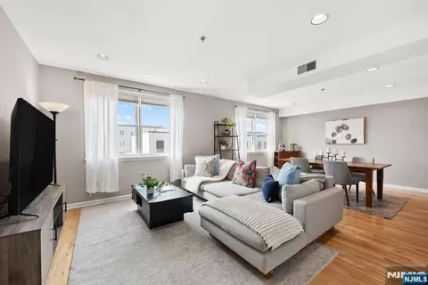 225 Clinton St #4, Hoboken, NJ 07030