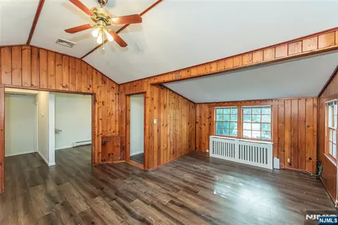 Living - 53 Laurel Dr, Wayne, NJ 07470 photo 5 of 6