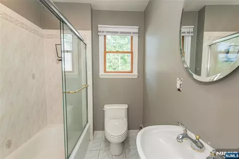 Bath - 53 Laurel Dr, Wayne, NJ 07470 photo 2 of 2
