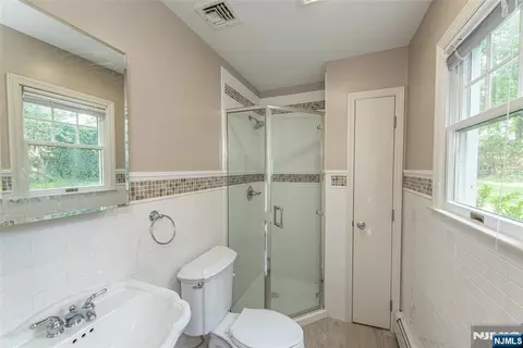 Bath - 53 Laurel Dr, Wayne, NJ 07470 photo 1 of 2