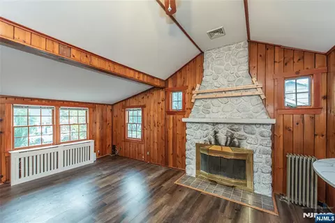 Living - 53 Laurel Dr, Wayne, NJ 07470 photo 2 of 6