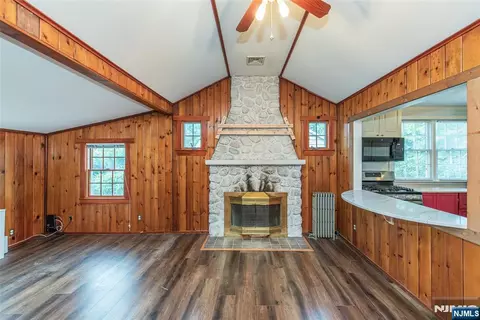 Living - 53 Laurel Dr, Wayne, NJ 07470 photo 3 of 6