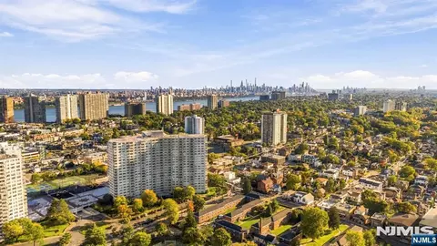 2000 Linwood Ave #19N, Fort Lee, NJ 07024
