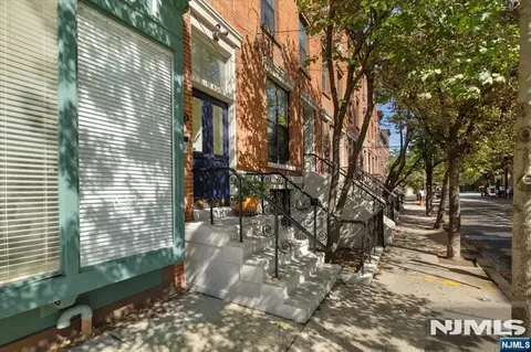 273 Monmouth St #3, Jersey City, NJ 07302