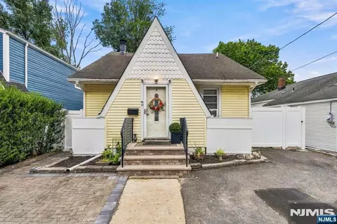 3 Seminole Ave, Dumont, NJ 07628
