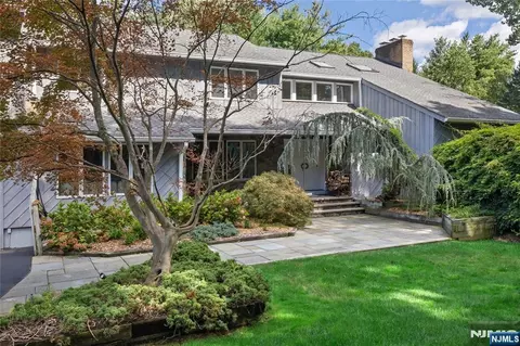22 Angela Ct, Woodcliff Lake, NJ 07677