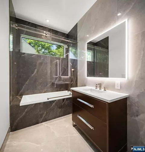 Bath - 648 Falmouth Ave, Paramus, NJ 07652 photo 2 of 6
