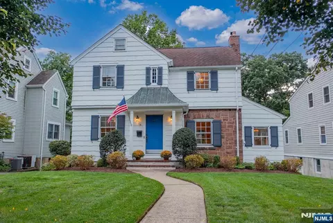 16 Abbington Ter, Glen Rock, NJ 07452