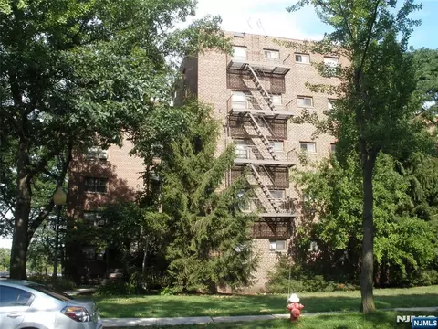 3021 Edwin Edwin Ave #4B, Fort Lee, NJ 07024