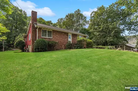 40 Broad St, Pompton Lakes, NJ 07442