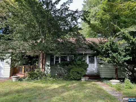 7 Sussex Rd, Tenafly, NJ 07670