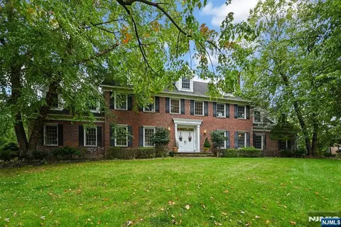 602 Grandview Ter, Franklin Lakes, NJ 07417